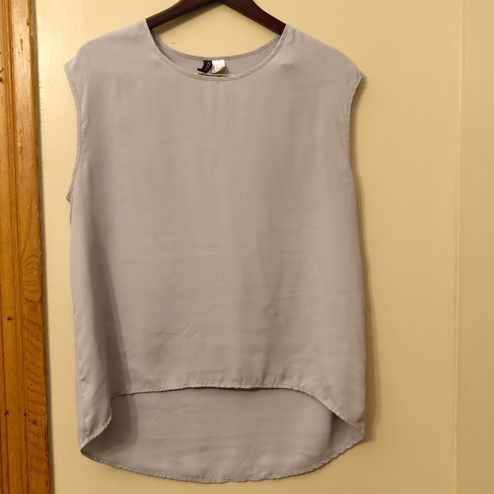 DIVIDED Top‎